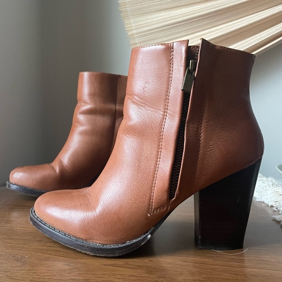 Women’s Brown Leather Heeled Boots - Picture 4 of 12